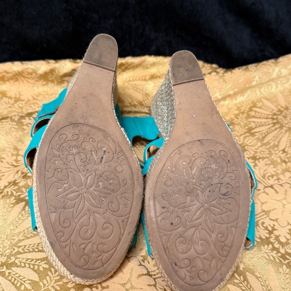 Teal & Tan Platform Wedges - Picture 7 of 8